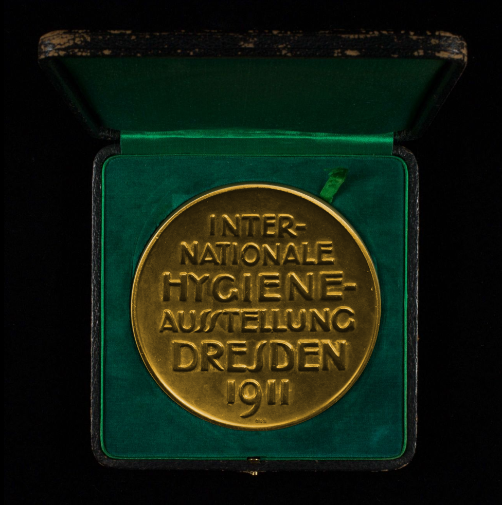 Gold medal for Bílinská kyselka from the World Hygiene Exhibition in Dresden in 1911.